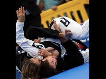  alt="Angela Lee"