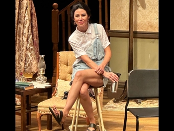  alt="Julia Dyan"