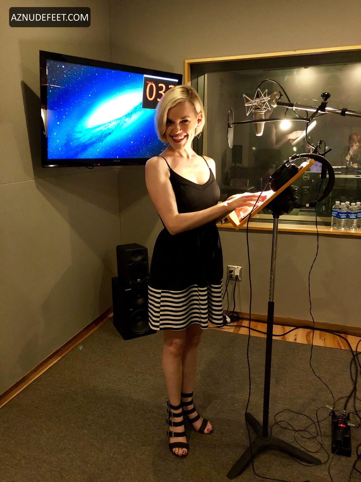 KARI WAHLGREN Feet - AZNudeFeet