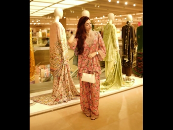  alt="Zoya Nasir"