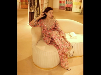  alt="Zoya Nasir"