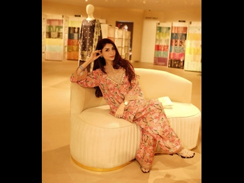  alt="Zoya Nasir"