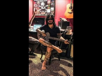  alt="Nikki Sixx"