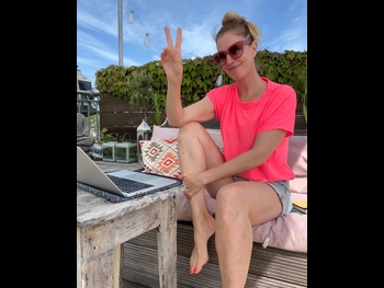  alt="Julia Stinshoff"