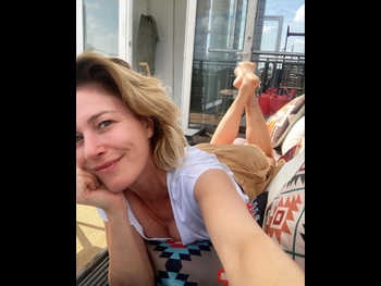  alt="Julia Stinshoff"