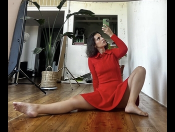  alt="Angela Curri"