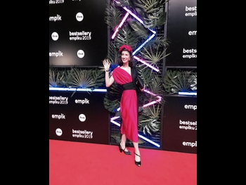  alt="Karolina Zebrowska"