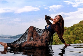 Surveen Chawla