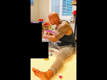  alt="Dwayne Johnson"