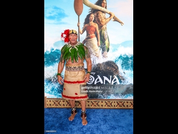  alt="Dwayne Johnson"