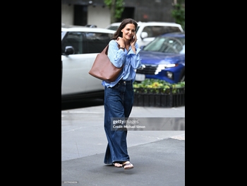  alt="Katie Holmes"