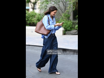  alt="Katie Holmes"