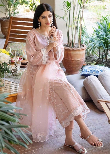 Mawra Hocane