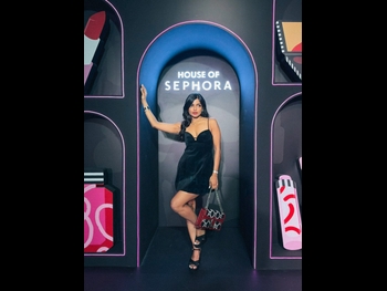  alt="Ashna Zaveri"