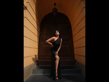 alt="Ashna Zaveri"
