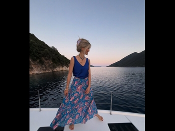  alt="Elena Santarelli"