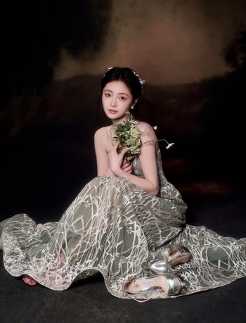 Jieqiong Zhou