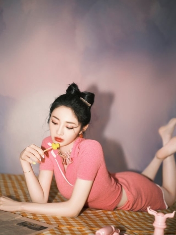 Jieqiong Zhou