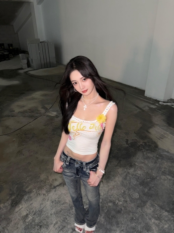 Jieqiong Zhou