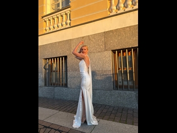  alt="Yulianna Karaulova"