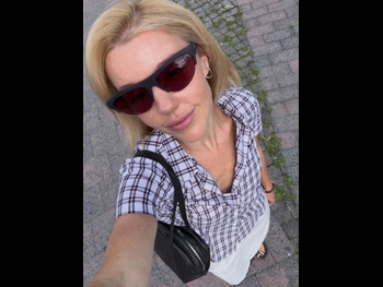  alt="Yulianna Karaulova"