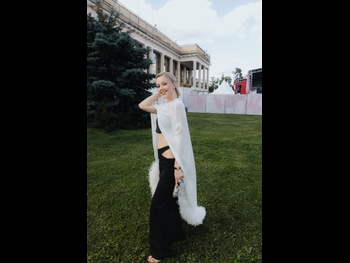  alt="Yulianna Karaulova"
