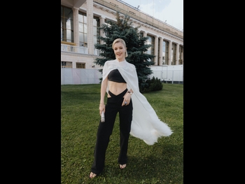  alt="Yulianna Karaulova"