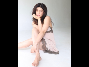  alt="Pranitha"