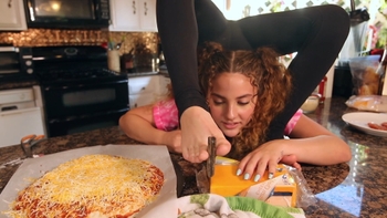 Sofie Dossi