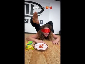  alt="Sofie Dossi"