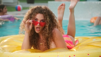 Sofie Dossi