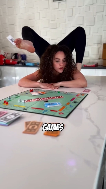 Sofie Dossi