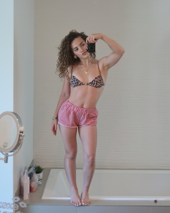 Sofie Dossi