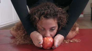 Sofie Dossi