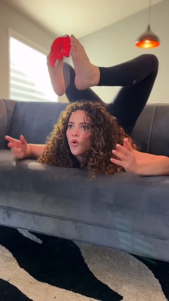 Sofie Dossi