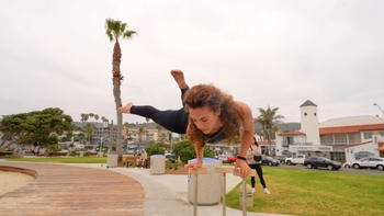 Sofie Dossi
