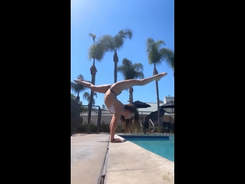  alt="Sofie Dossi"