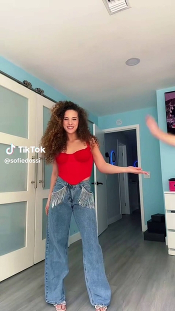 Sofie Dossi