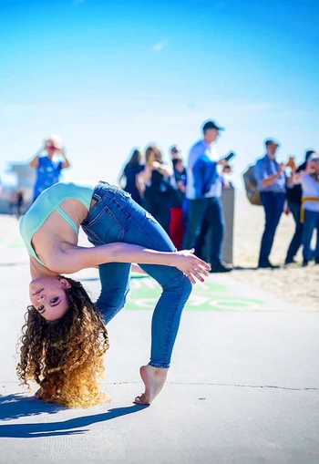 Sofie Dossi