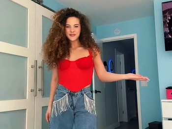Sofie Dossi