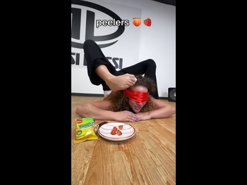 alt="Sofie Dossi"