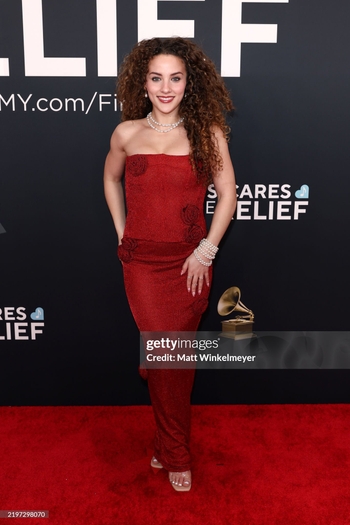 Sofie Dossi