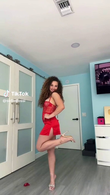 Sofie Dossi