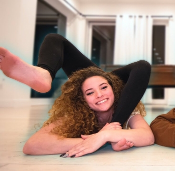 Sofie Dossi