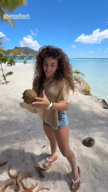 Sofie Dossi