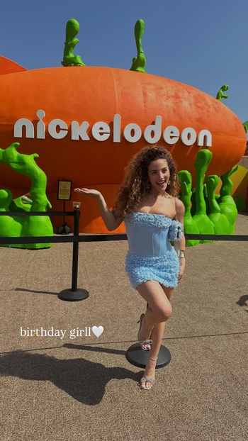 Sofie Dossi