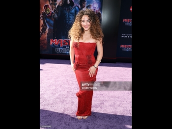  alt="Sofie Dossi"