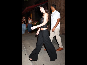  alt="Dakota Johnson"
