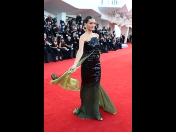  alt="Nina Dobrev"