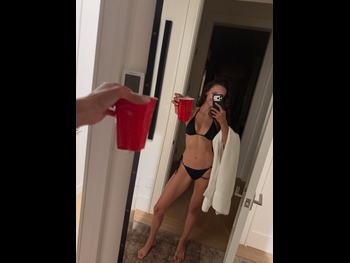  alt="Nina Dobrev"